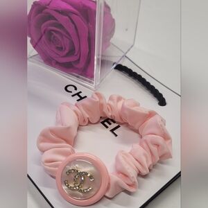 NWT Chanel Beauty Pink Scrunchie With CC Novelty Hair Accessories